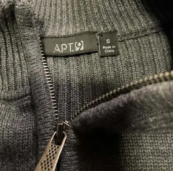 Apt. 9 Men's Gray 1/4 Zip Mock Neck Sweater with Chest Pockets and Epaulettes - Picture 4 of 5